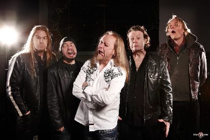 Jön az ötödik album, rajta a harmadik énekessel