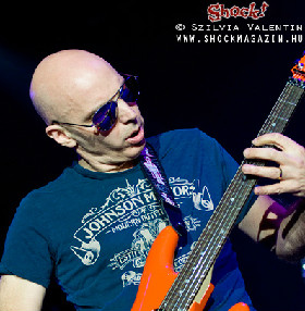 Joe Satriani: új szólóalbum új stúdió- és turnézenészekkel