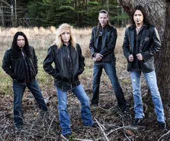 Stryper: gyors, súlyos, megállíthatatlan, hangos új anyagon dolgoznak
