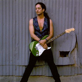 Kanadai énekest választott Jake E. Lee