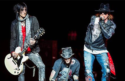 Fogászati kezelést akar kifizettetni Axl Rose-zal egy ausztrál rajongó
