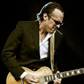 Június közepén ismét Magyarországon koncertezik Joe Bonamassa