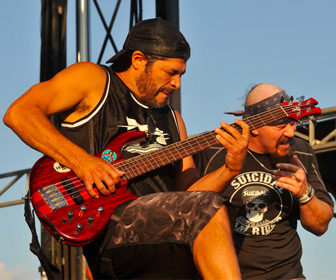 Jim Martinnal kiegészülve tér vissza a régi Infectious Grooves