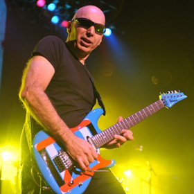 Ajtó a nyárba Joe Satrianitól