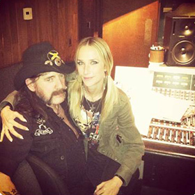 I Want To Fuck You To Death címmel írt szöveget Lemmy a Huntressnek