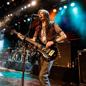 Dave Rimmer játszik Alsóörsön a Uriah Heep soraiban