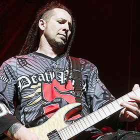 Halford mellett Cavalera, Jasta és rapfeldolgozás az új Death Punch lemezen