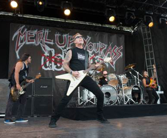 Álnéven meghirdetett délutáni koncerten játszott teljes Kill 'Em Allt a Metallica