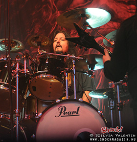 Hoglan: a Fear Factory „süllyedő hajó”, Dino és Burton minden pénzt magának akar