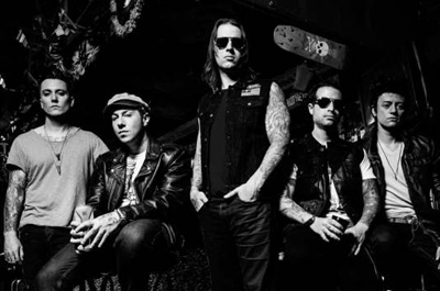 Az Avenged Sevenfold vezeti az amerikai és a brit listákat
