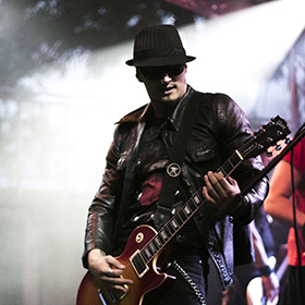 A Guns N’ Roses és én: könyvet írt kedvenceiről a Hollywood Rose gitárosa
