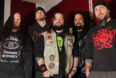 Súlyos, groove-os, de fogós lemezzel tér vissza a Ringworm