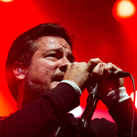 Első önálló albumán dolgozik John Garcia