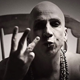 Dregen otthagyta Monroe-t, ébredezik a Backyard Babies