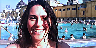 Sharon den Adel a Széchenyi Fürdőben