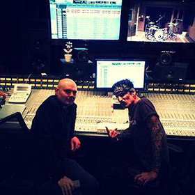 Tommy Lee dobolja fel a Smashing Pumpkins új albumát