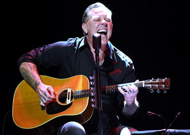 Hallottad már a Metallicát akusztikusan Beatlest játszani?