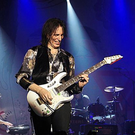 Steve Vai: három és fél órás élő DVD és új album még idén