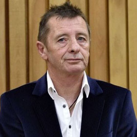 Nyolc hónapot kapott Phil Rudd, de otthon