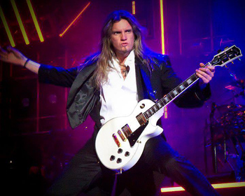Russell Allen és Jeff Scott Soto énekelte fel Joel Hoekstra szólóalbumát