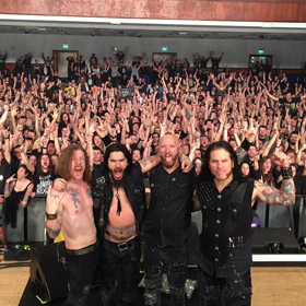Teltházas a budapesti Machine Head-koncert