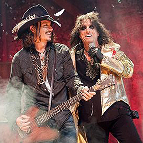 Hallgasd meg Alice Cooper és Brian Johnson duettjét a Whole Lotta Love feldolgozásában!