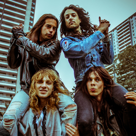 Felvarrós-farmermellényes este: Skull Fist, Evil Invaders és Stress együtt