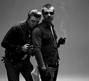 Február 20-án pótolja elmaradt budapesti koncertjét az Eagles Of Death Metal