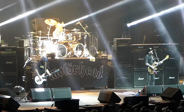 Nézd meg a Motörhead utolsó színpadon töltött perceit!