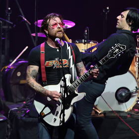 Visszatért Párizsba az Eagles Of Death Metal