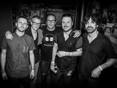 Megújult felállásban, a Pearl Jam eredeti dobosával tér vissza a Candlebox