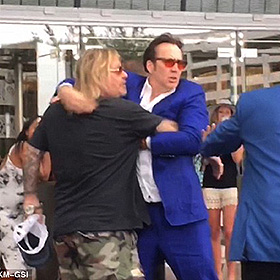 Megtámadott egy nőt, majd Nicolas Cage-dzsel dulakodott Vince Neil Las Vegasban