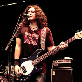 Phil Soussan került Jimmy Bain posztjára a Last In Line-ban