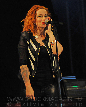 Anneke van Giersbergen: „Nem szabad mindig a jövőbe nézni, élvezni kell a pillanatot”
