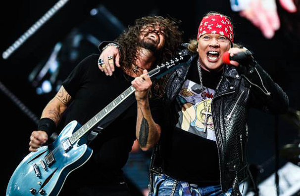 A Guns három főemberével játszotta az It’s So Easyt a Foo Fighters