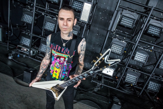 Gitárost cserél a Black Star Riders