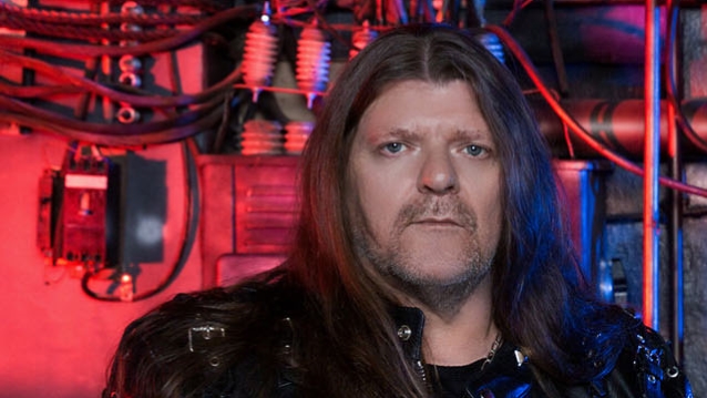 Huszonkét év után távozik Udo Dirkschneider basszusgitárosa