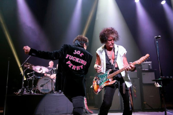 Quake: új dal Joe Perrytől, a mikrofonnál Gary Cherone