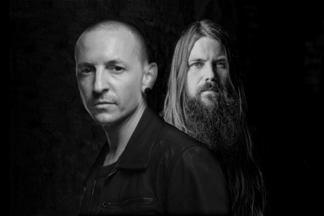 Új szám a Lamb Of God gitárosától: „Chester Bennington rengeteg kreatív ötlettel járult hozzá a dalhoz”