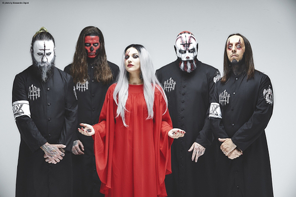 Pénteken jön a Lacuna Coil új koncertanyaga, nézd meg a Veneficium felvételét!