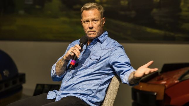 Először jelent meg újabb elvonója után nyilvánosan a Metallica frontembere