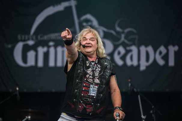 Steve Grimmett: „A rajongóknak köszönhetem az életemet”
