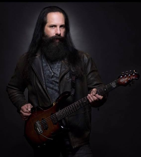 Dream Theater: „Nem elég csak a hálószobában ülni és gitározgatni”