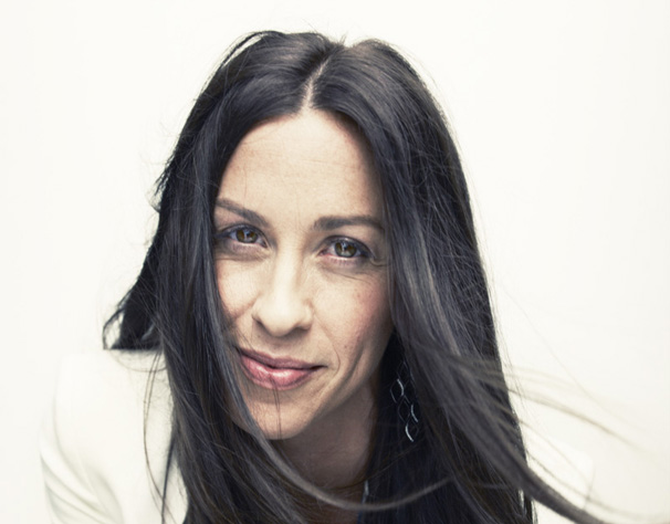 Budapesten is megemlékezik a Jagged Little Pillről Alanis Morissette