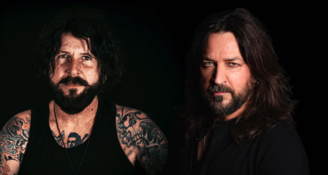 Megjelent Michael Sweet és Tracii Guns közös lemeze, bemutatták az Evil And Divine című dalt