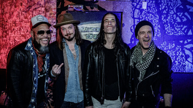 She’s All Right: új dal a Guns N’ Roses dobosának zenekarától