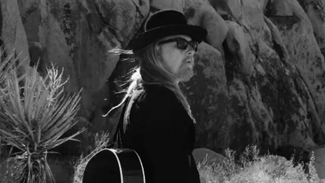 Tizenkilenc év után megérkezett Jerry Cantrell új szólóalbuma, hallgasd végig!