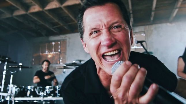 Önkezével vetett véget életének Mike Howe