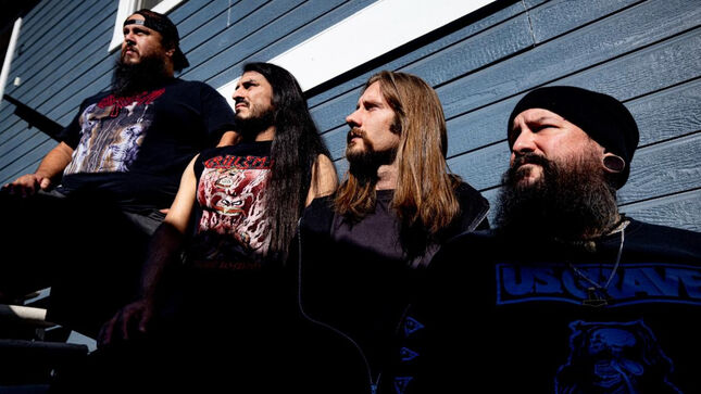 „Ez a valaha írt egyik legfaszább dalunk: brutális, groove-os, és Max Cavalera gyilkos hangja is hallható benne”