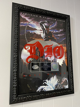 A Superunknown hatszoros, a Holy Diver kétszeres platinalemez lett az Államokban